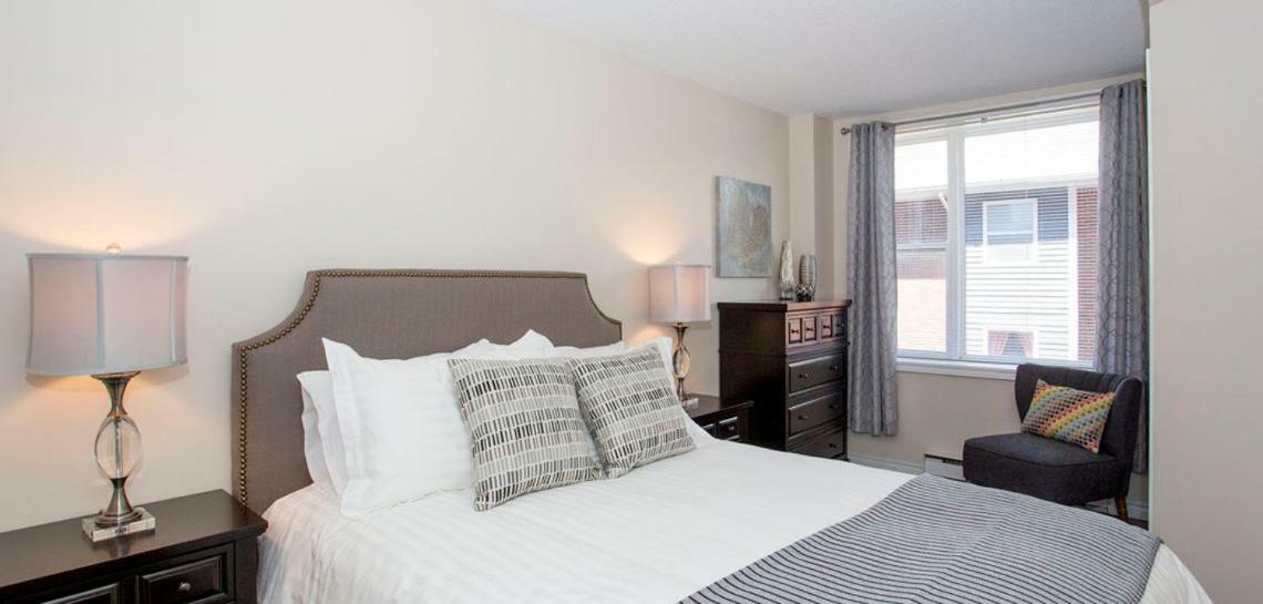 Waterfront Place Apartment *